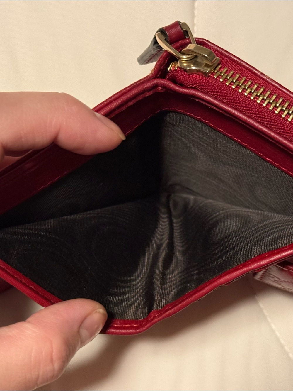 Gucci Women's Embossed Microguccissima Leather Zip Wallet in Deep Red - Picture 8 of 10